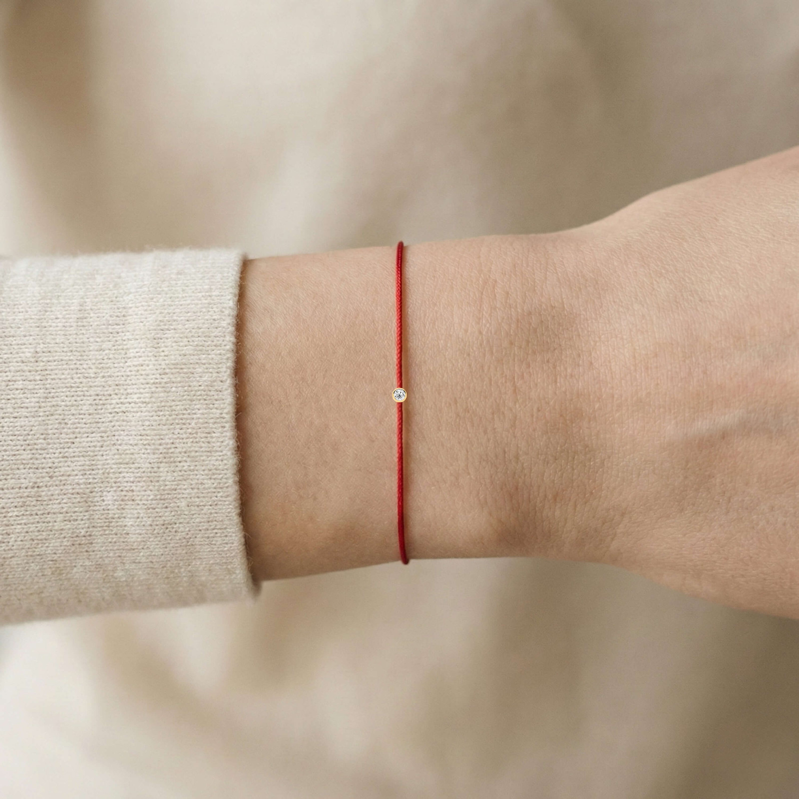 Rotes Diamant-Fadenarmband