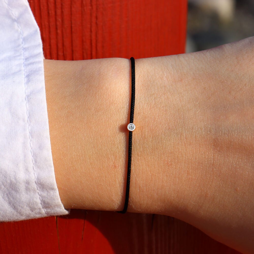 Rotes Diamant-Fadenarmband