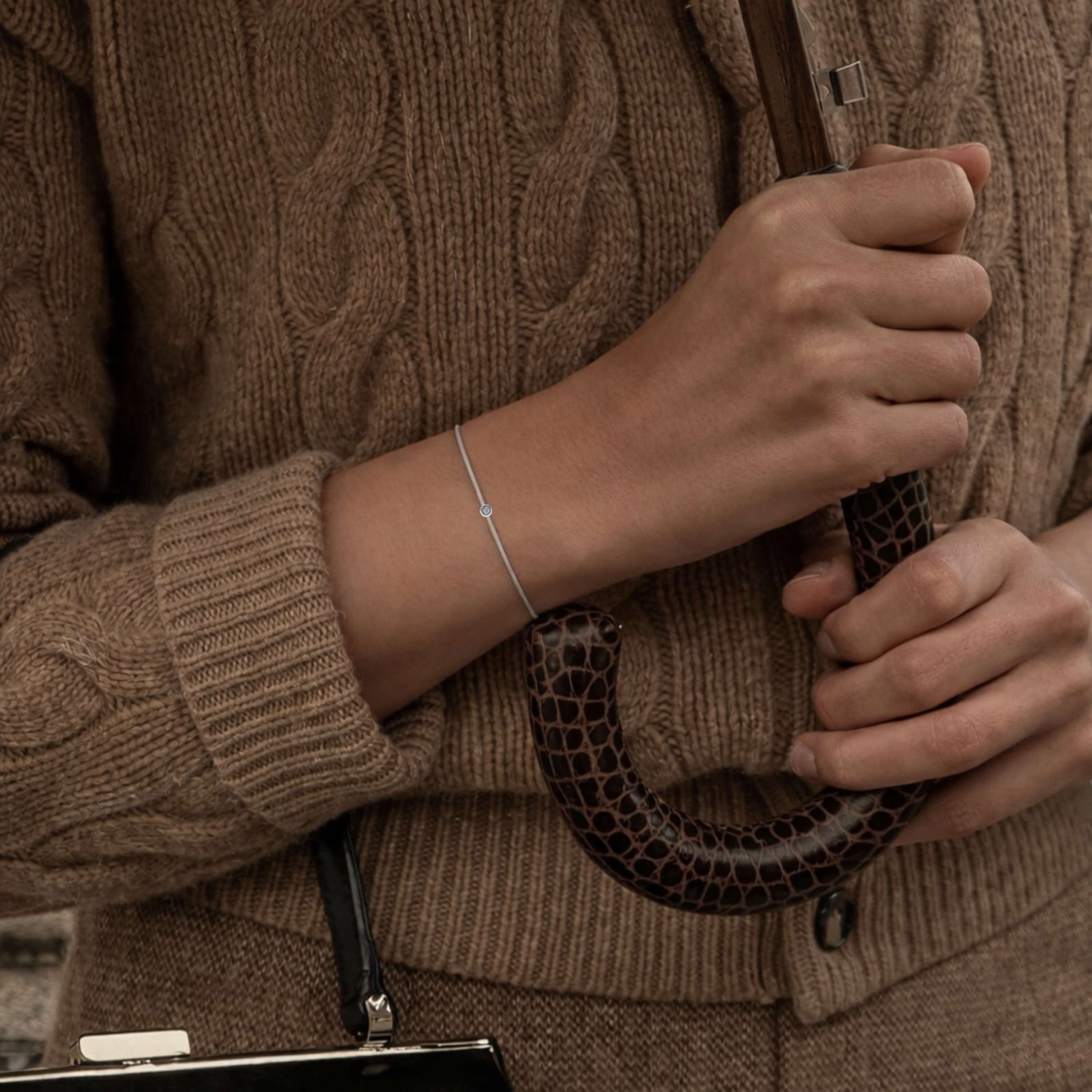 Armband med grå diamantsträng