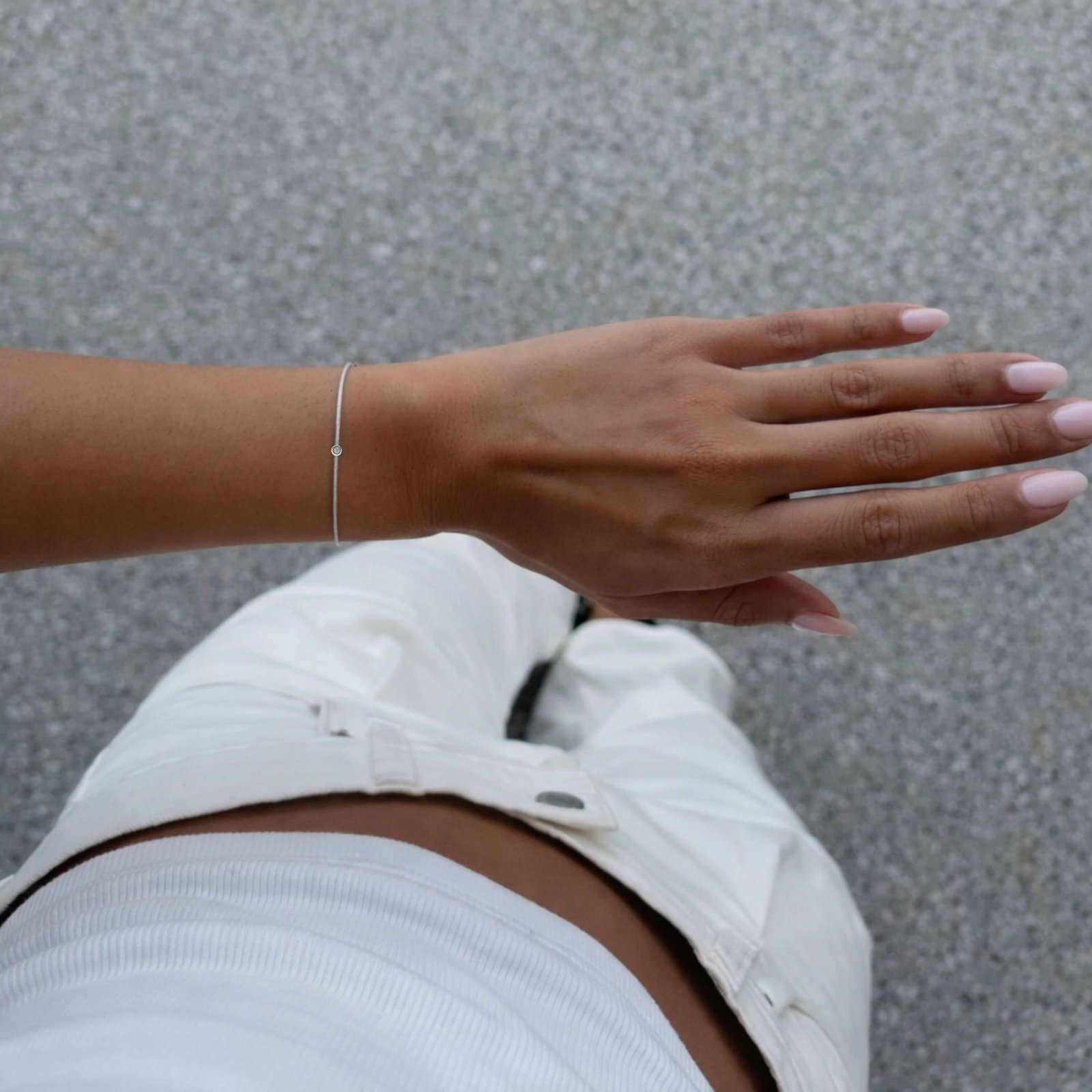 Armband med grå diamantsträng