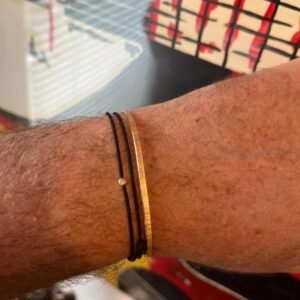 Really cool understated diamond string bracelet. As a guy I never thought I’d have anything with a diamond but this flys under the radar at the same time it feels special. Might even get the larger size next time. Also, packaging and everything was very professional. Would make a great gift!