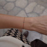 Bracciale in rame con diamanti neri