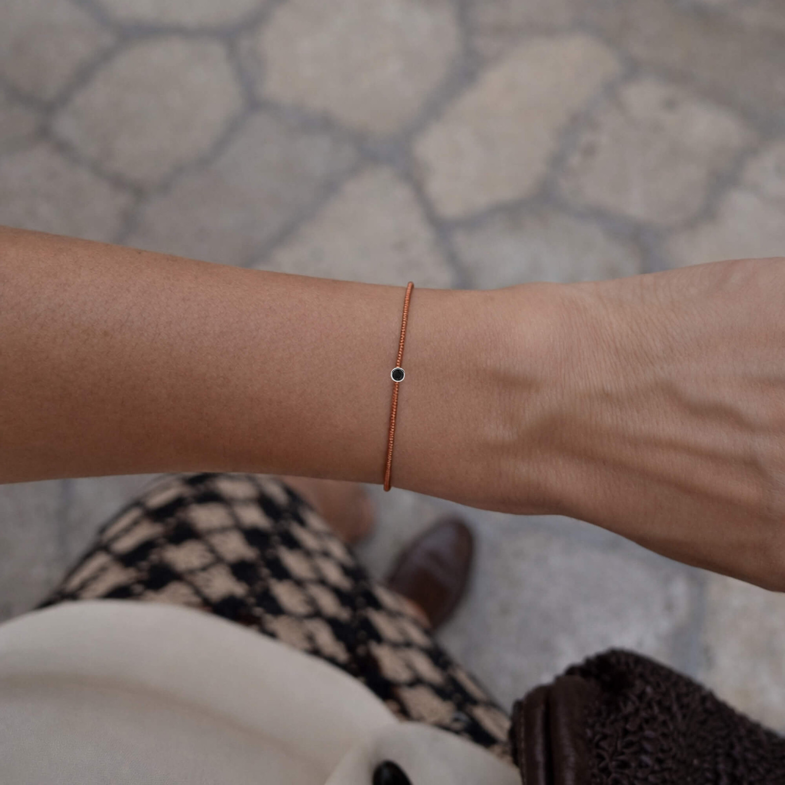 Bracciale in rame con diamanti neri