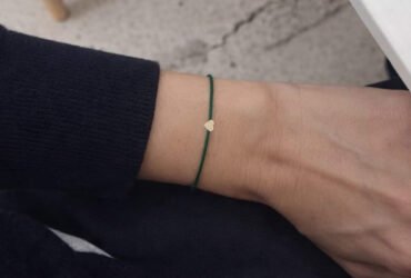 Pavé Heart Green Diamond String Bracelet (1)